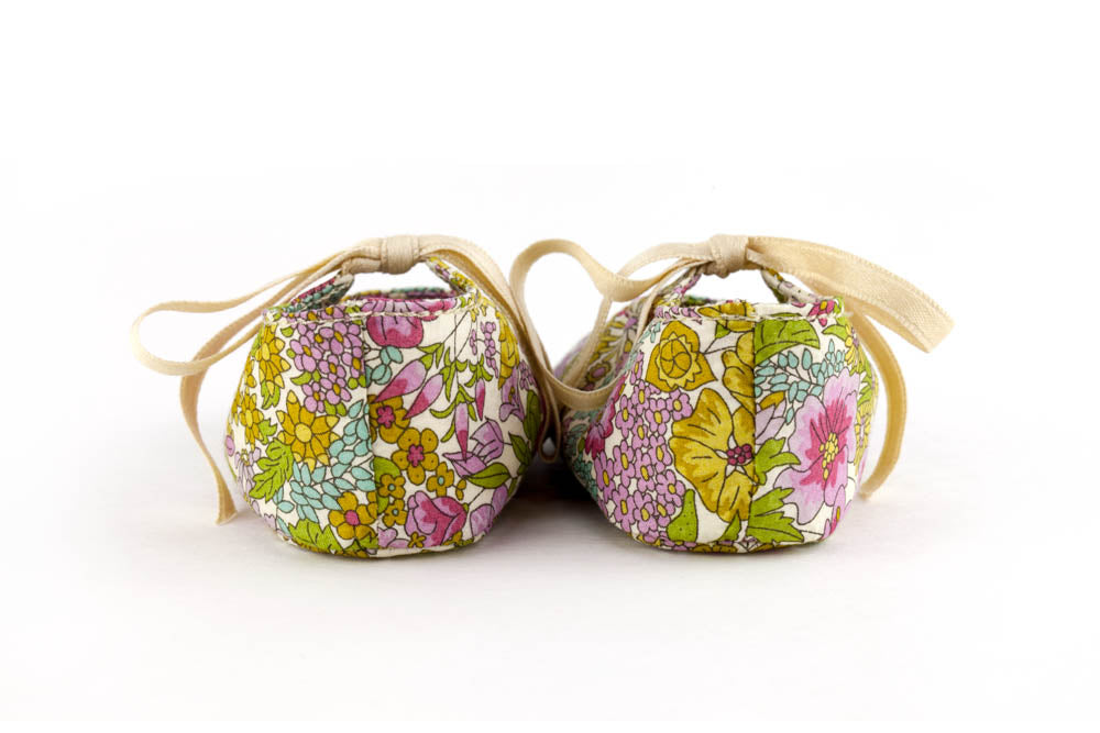 Little Royals Booties - Liberty Oeillet (carnation)